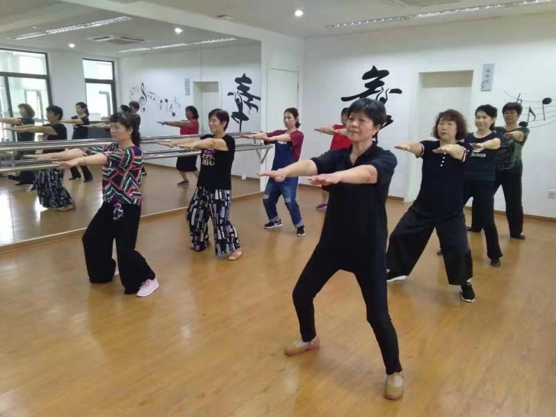 上海市社區(qū)<a href=http://017771.cn target=_blank class=infotextkey>健身</a>俱樂部