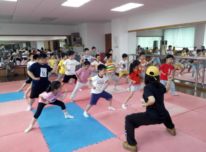 上海市社區(qū)<a href=http://017771.cn target=_blank class=infotextkey>健身</a>俱樂部