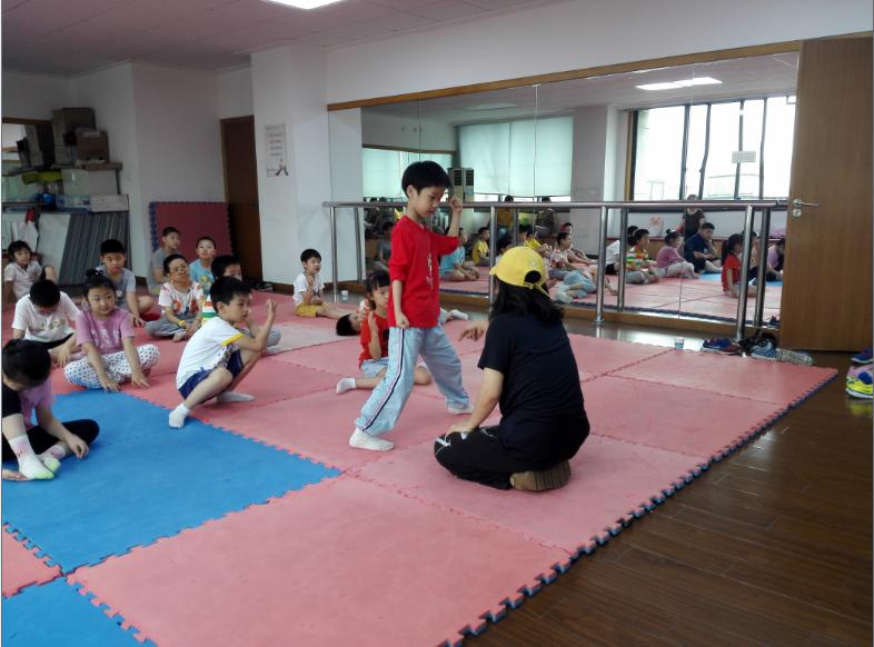 上海市社區(qū)<a href=http://017771.cn target=_blank class=infotextkey>健身</a>俱樂部