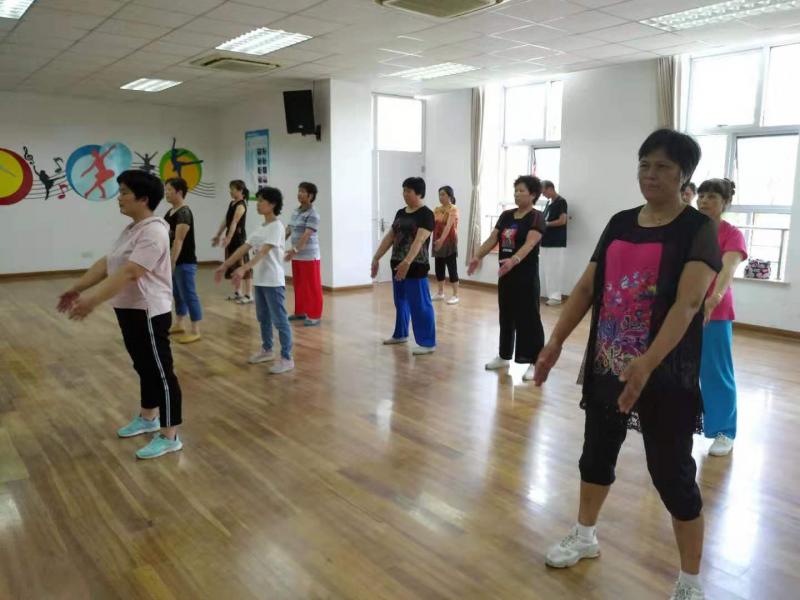 上海市社區(qū)<a href=http://017771.cn target=_blank class=infotextkey>健身</a>俱樂(lè)部