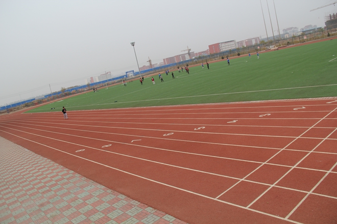 北京交通大學黃驊分校4*4<a href=http://017771.cn target=_blank class=infotextkey>塑膠跑道</a>工程實例