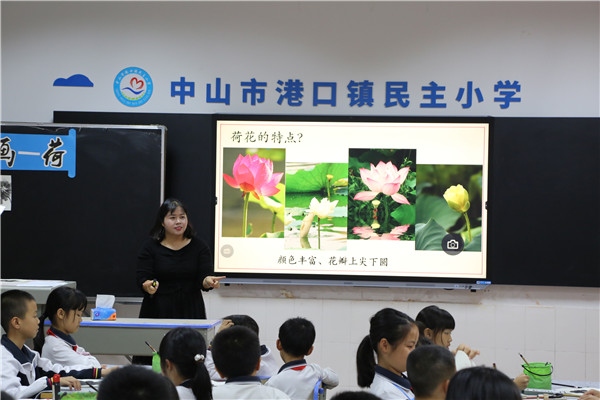 “童心向黨詠經(jīng)典 詩韻流香潤童年”