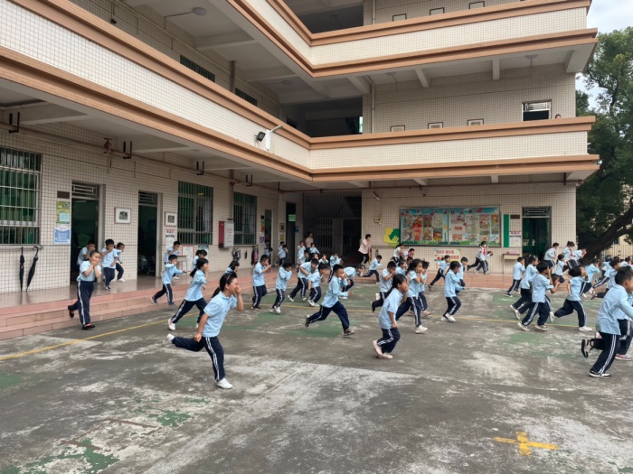 大涌南文小學(xué)舉行消防安全演練活動