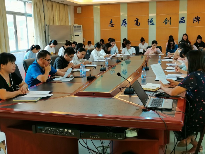 青藍(lán)結(jié)對(duì)清秋始，惟愿枝間子初成