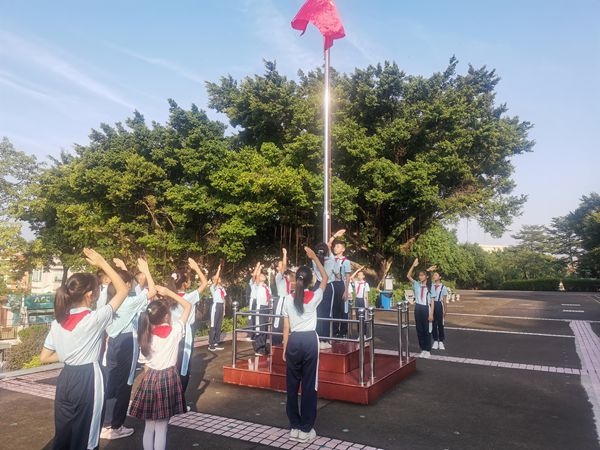 “請黨放心，強(qiáng)國有我”