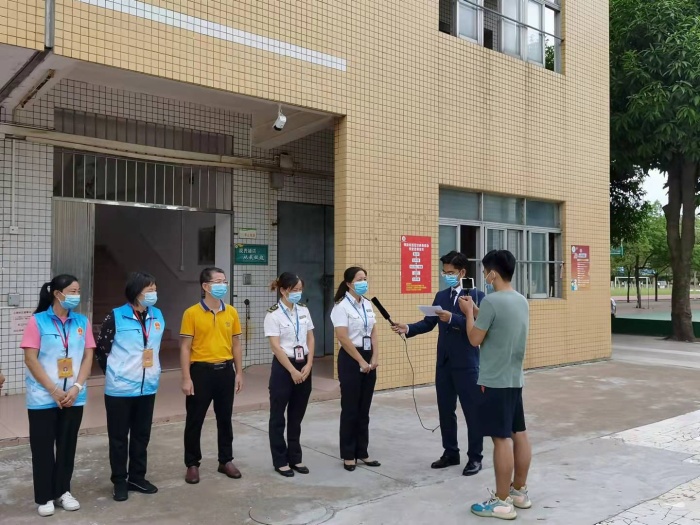 橫欄鎮(zhèn)“全民投票查餐廳”網絡直播來到橫欄中學