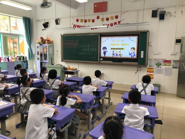 香暉園小學(xué)開展“掃黃打非·綠書簽”進課堂活動