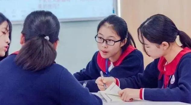 課后服務(wù)“5＋2”模式實行兩周后，一位老師被舉報了……