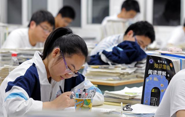 “取消文理分科”再被推上風口浪尖，涉及7省份，學生福利來了