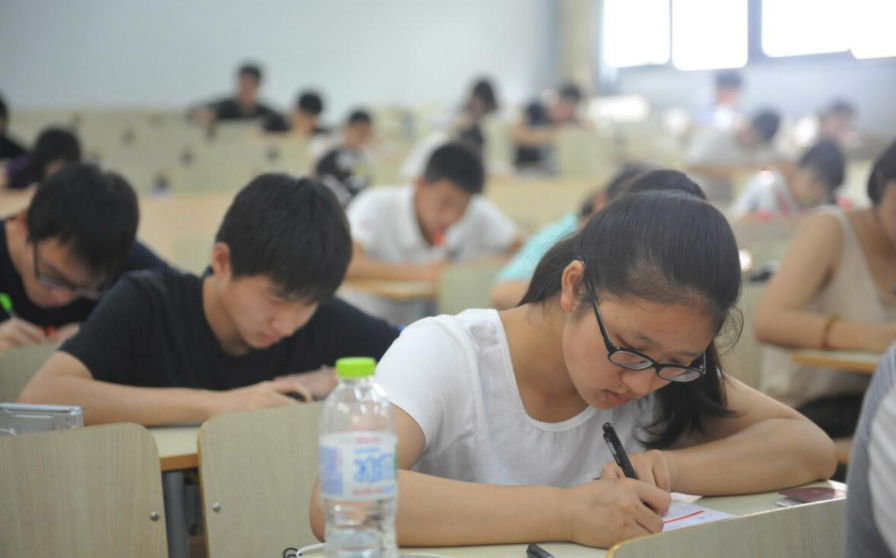 大一學(xué)生不能報(bào)考英語(yǔ)四級(jí)，新生困惑不已，學(xué)長(zhǎng)們道出實(shí)情