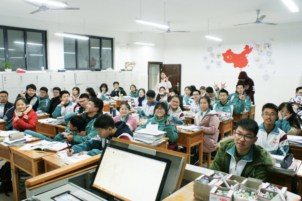 因?yàn)橐淮卧愀獾那筢t(yī)經(jīng)歷，高考669分的小鎮(zhèn)學(xué)子決定去學(xué)醫(yī)