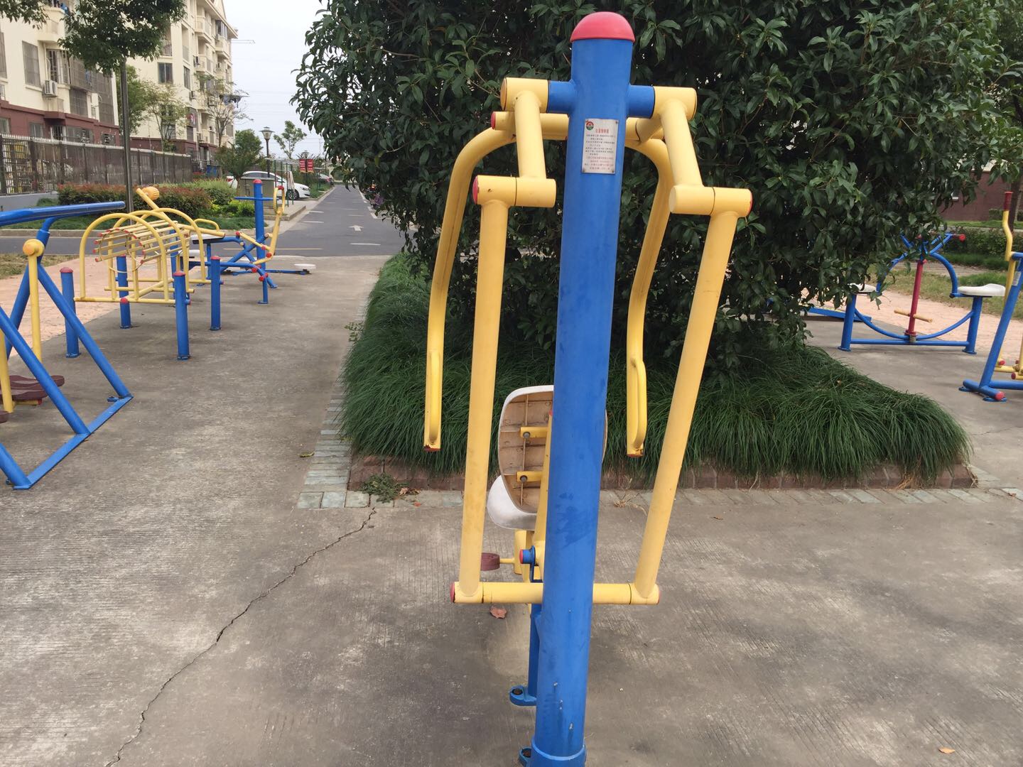 自重推胸器