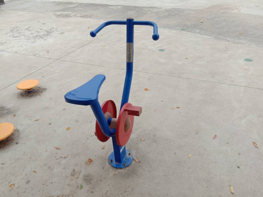 直立健身車