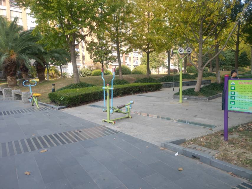 浦東巨峰路399弄中心花園健身點