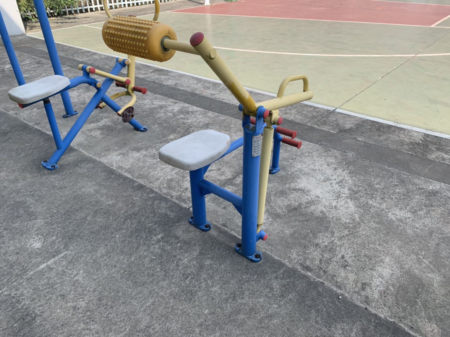 腹背鍛煉器