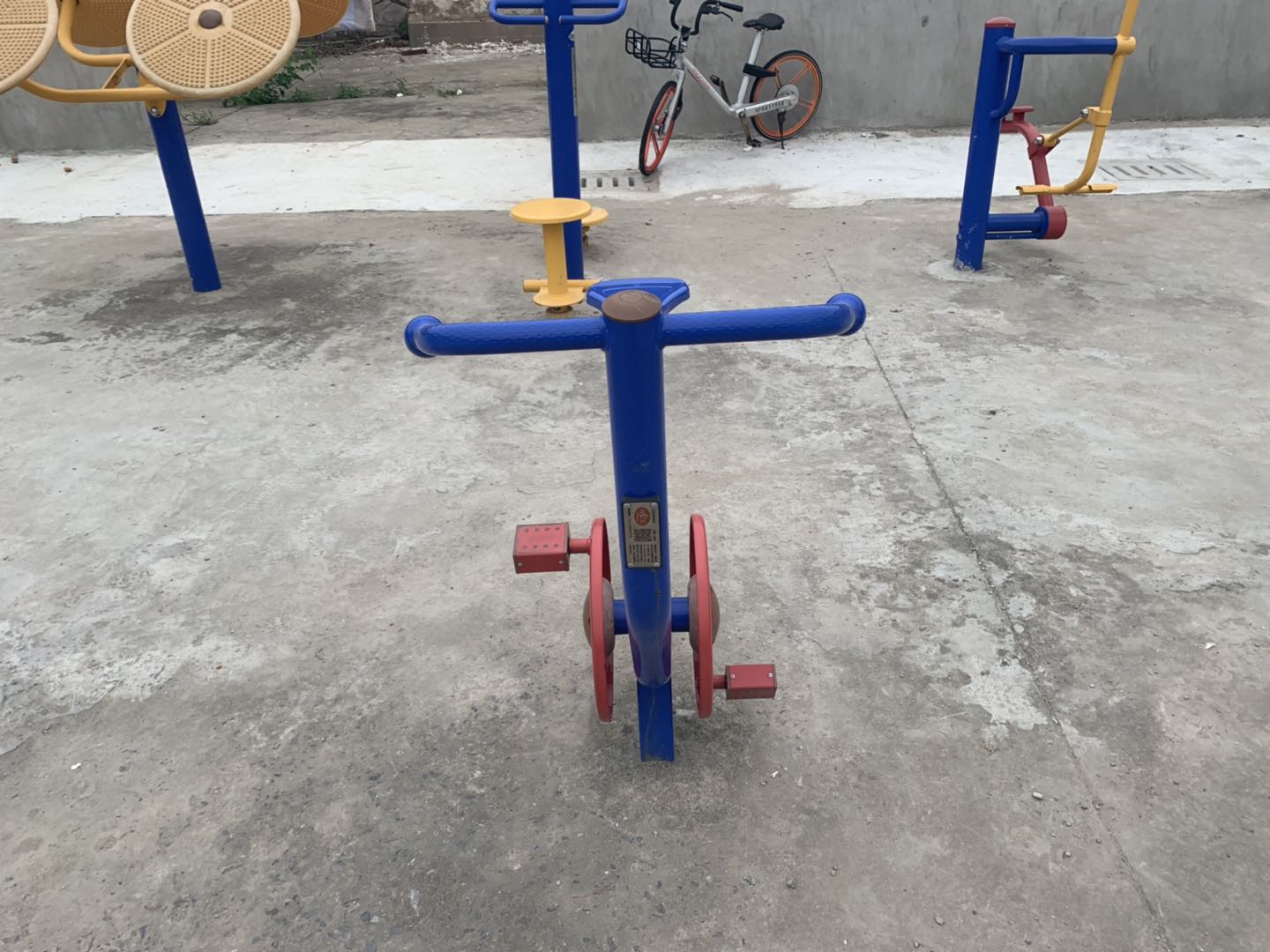 直立健身車