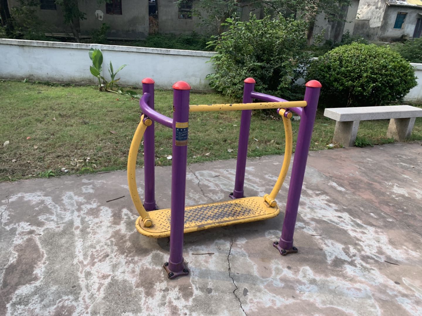 晃板健身器