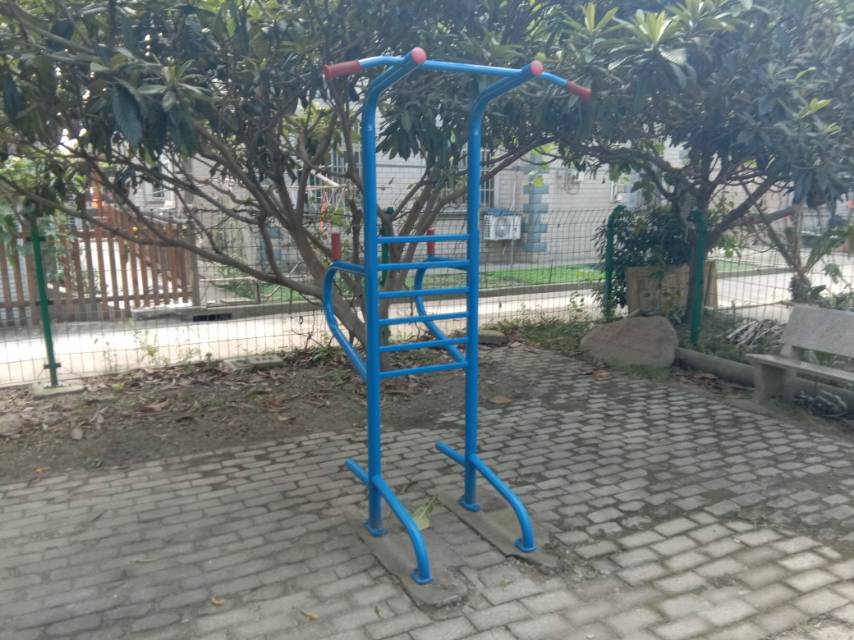 多功能訓練器