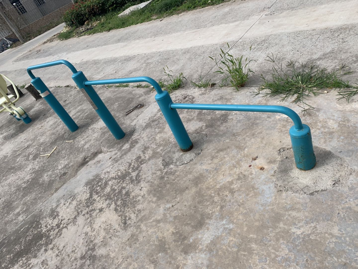 彈震壓腿器