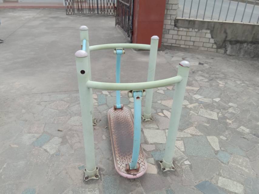 晃板健身器