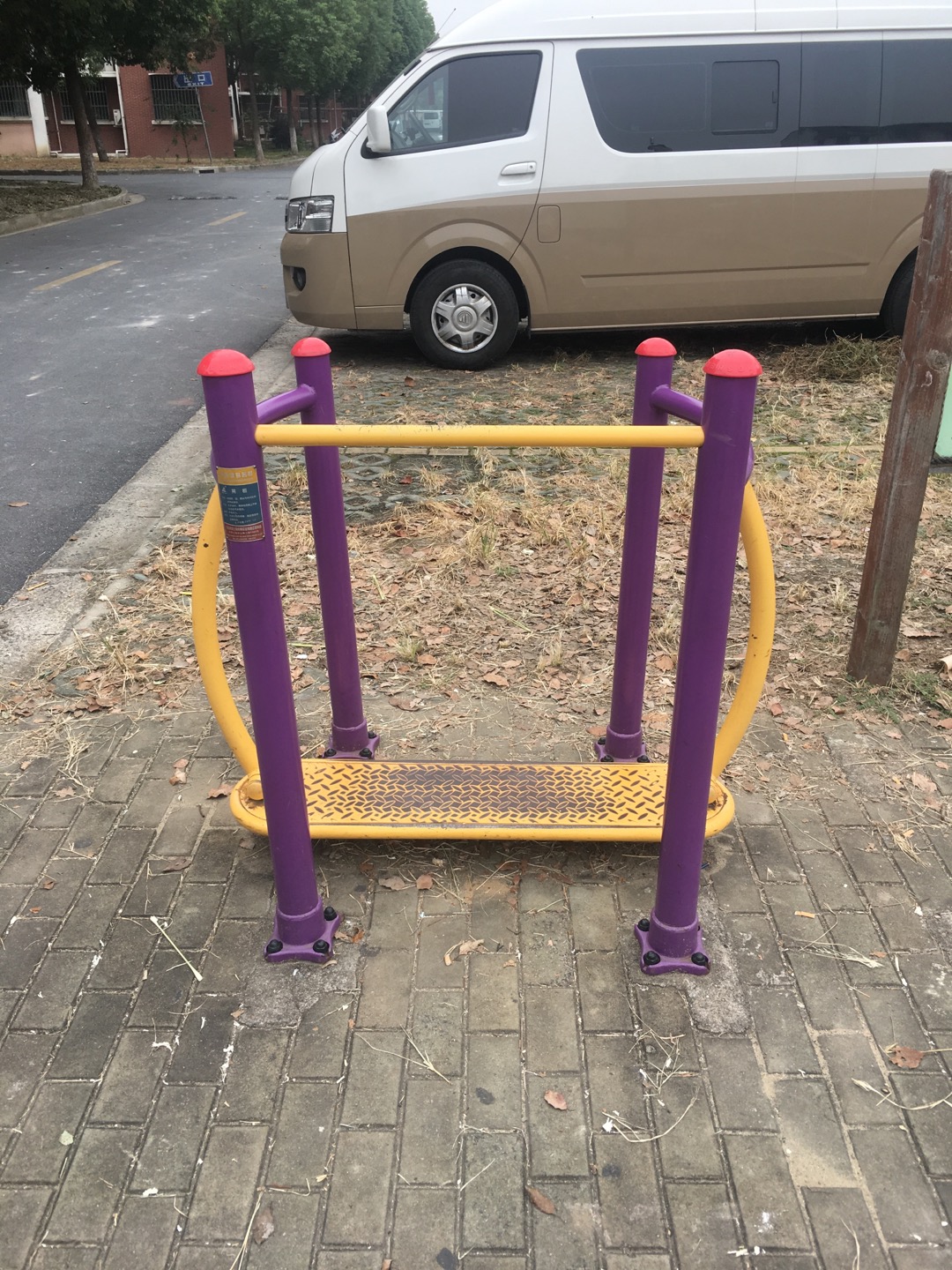 晃板健身器