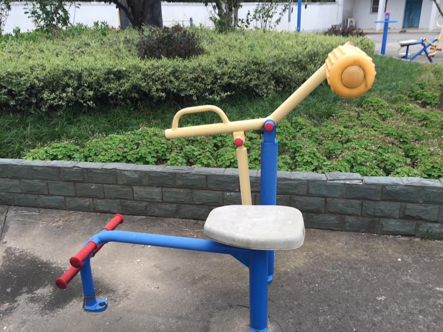 腹背鍛煉器