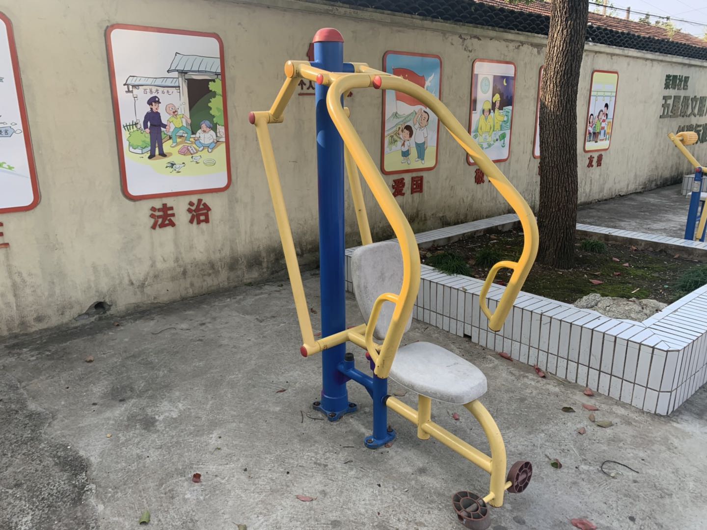 自重拉胸器
