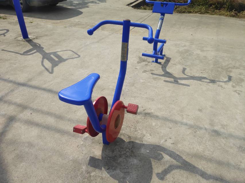 直立健身車