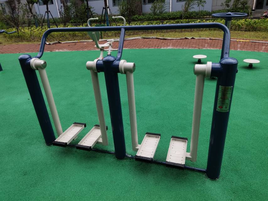 二位太空漫步機