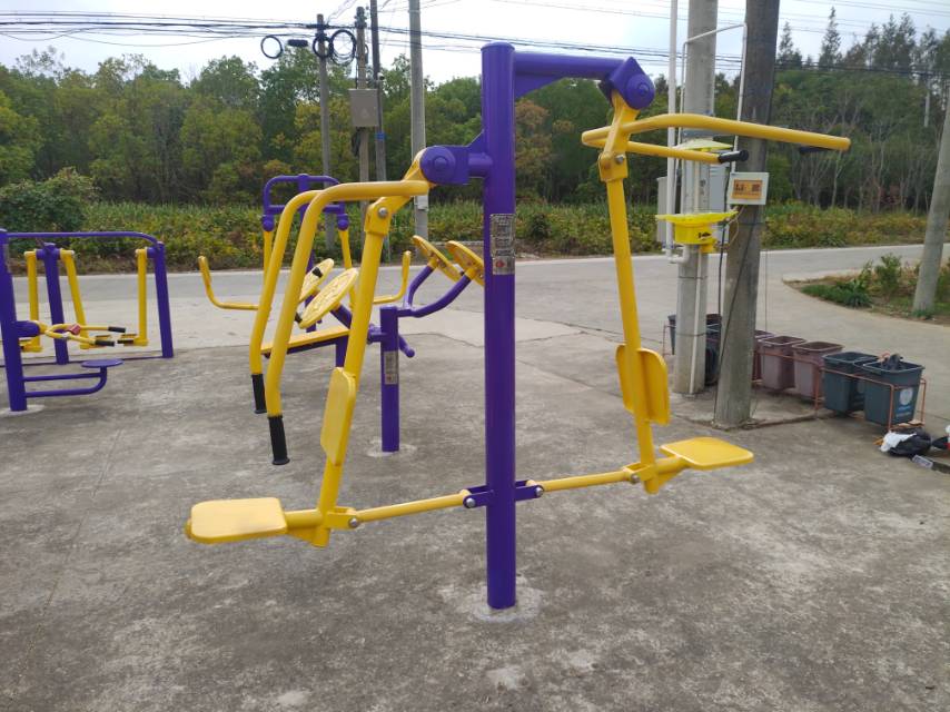 坐推坐拉器