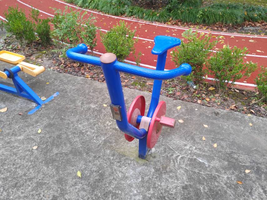 直立健身車