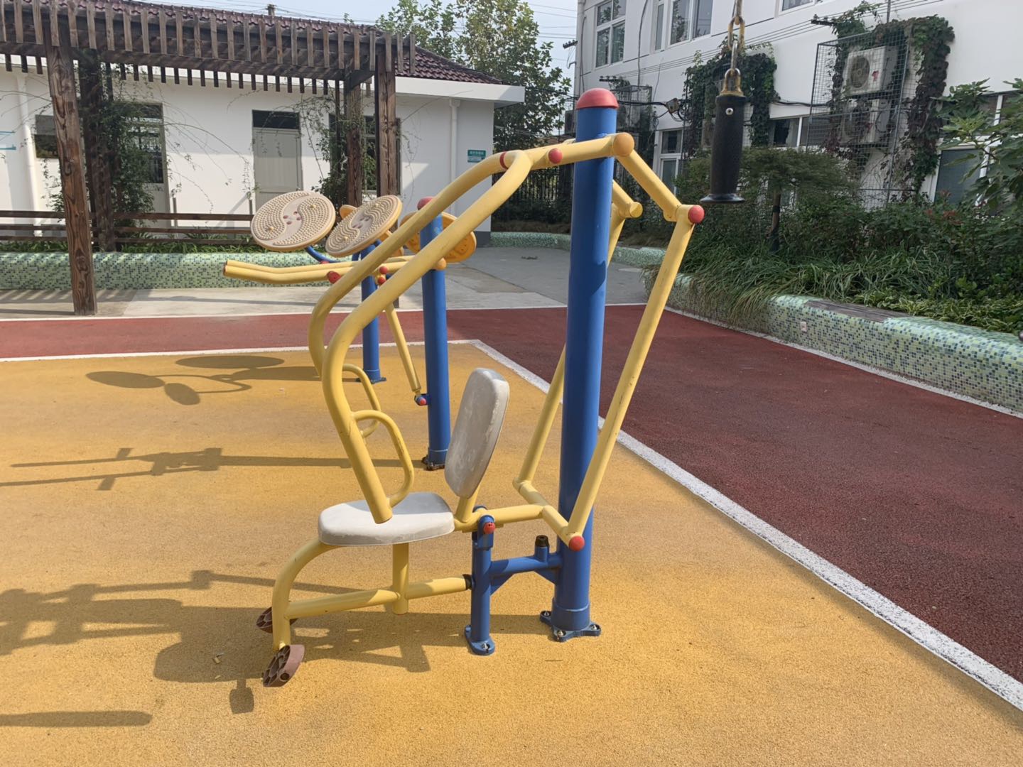 自重推胸器