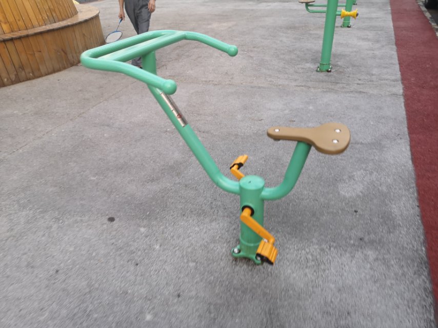 直立健身車