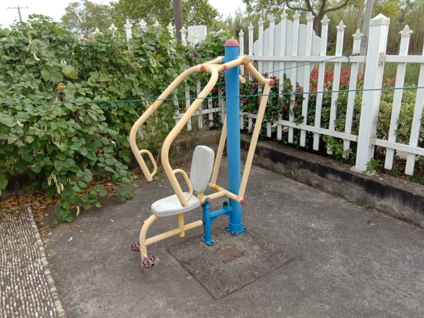 自重推胸器