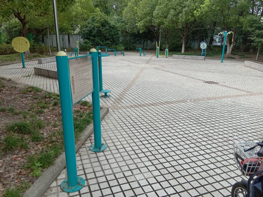 包橋小區(qū)225弄東南側市民健身點