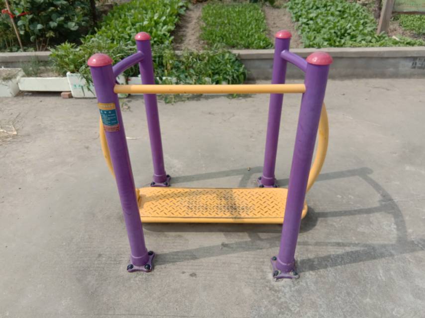 晃板健身器