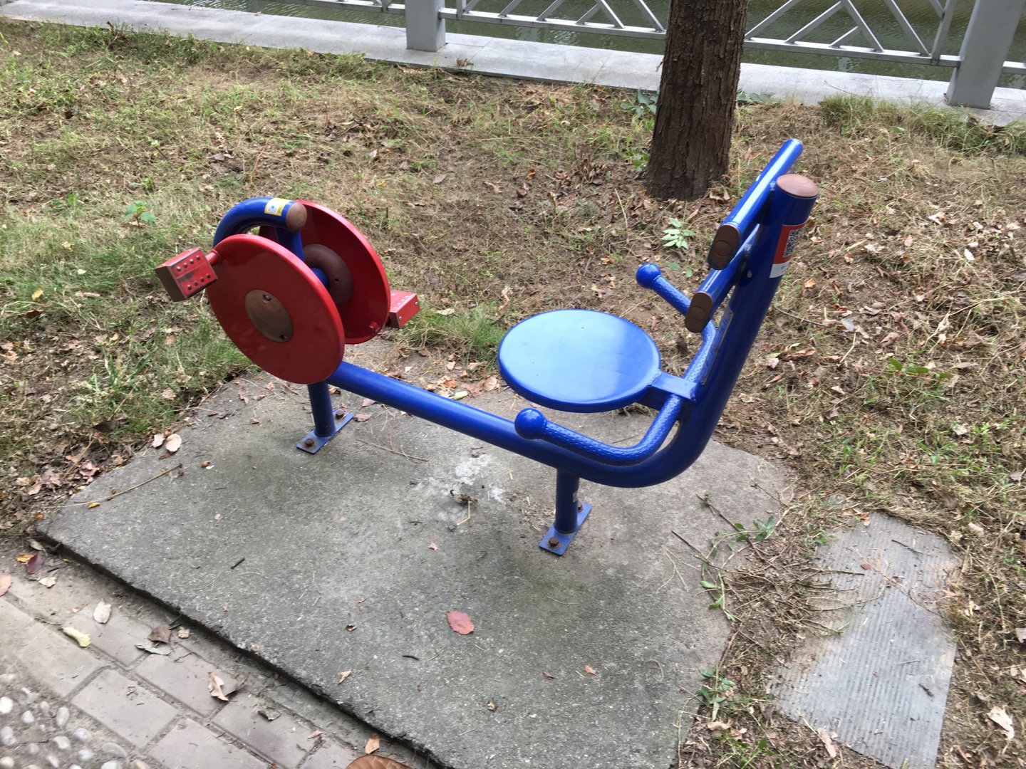 斜躺健身車