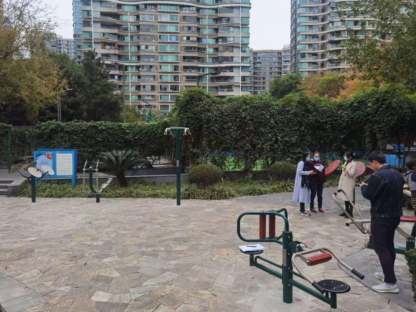 靜安區(qū)大寧路街道慧芝湖花園居委健身點(diǎn)（平型關(guān)路1083弄一）