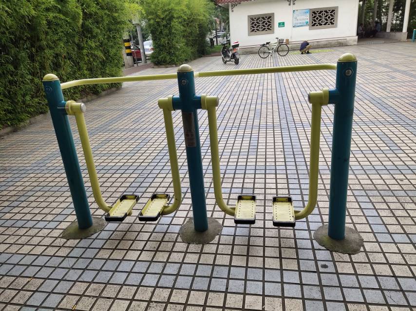雙位太空漫步機