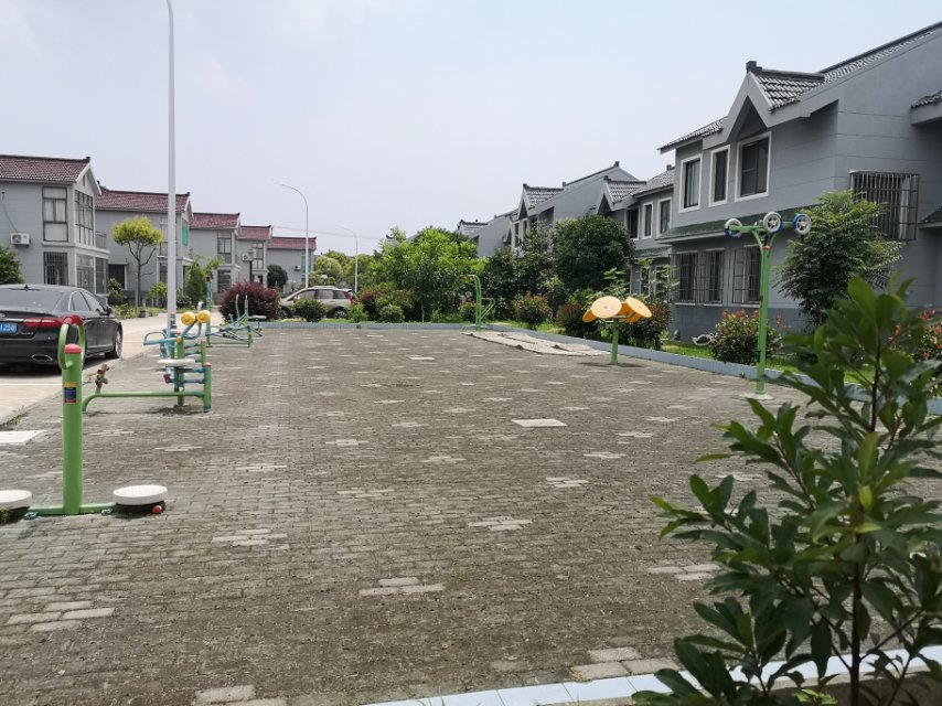 胡橋村大樹中心村健身點(diǎn)