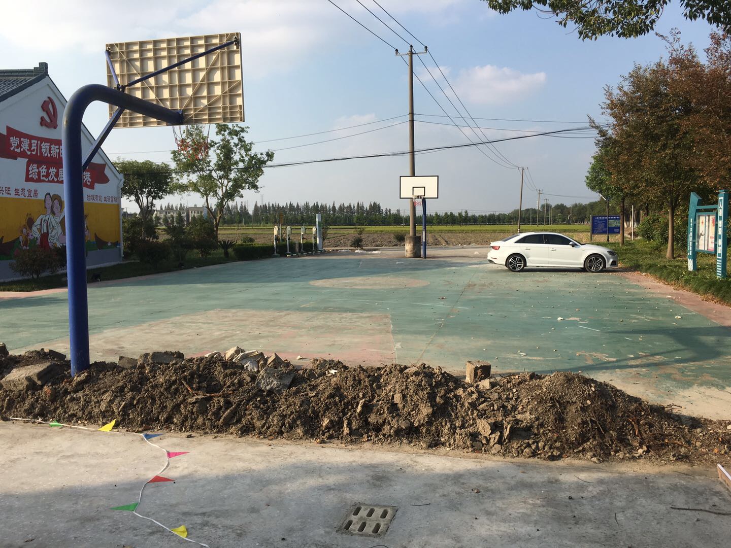 新建籃球場