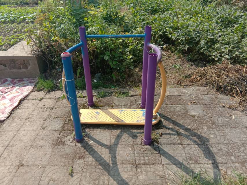 晃板健身器