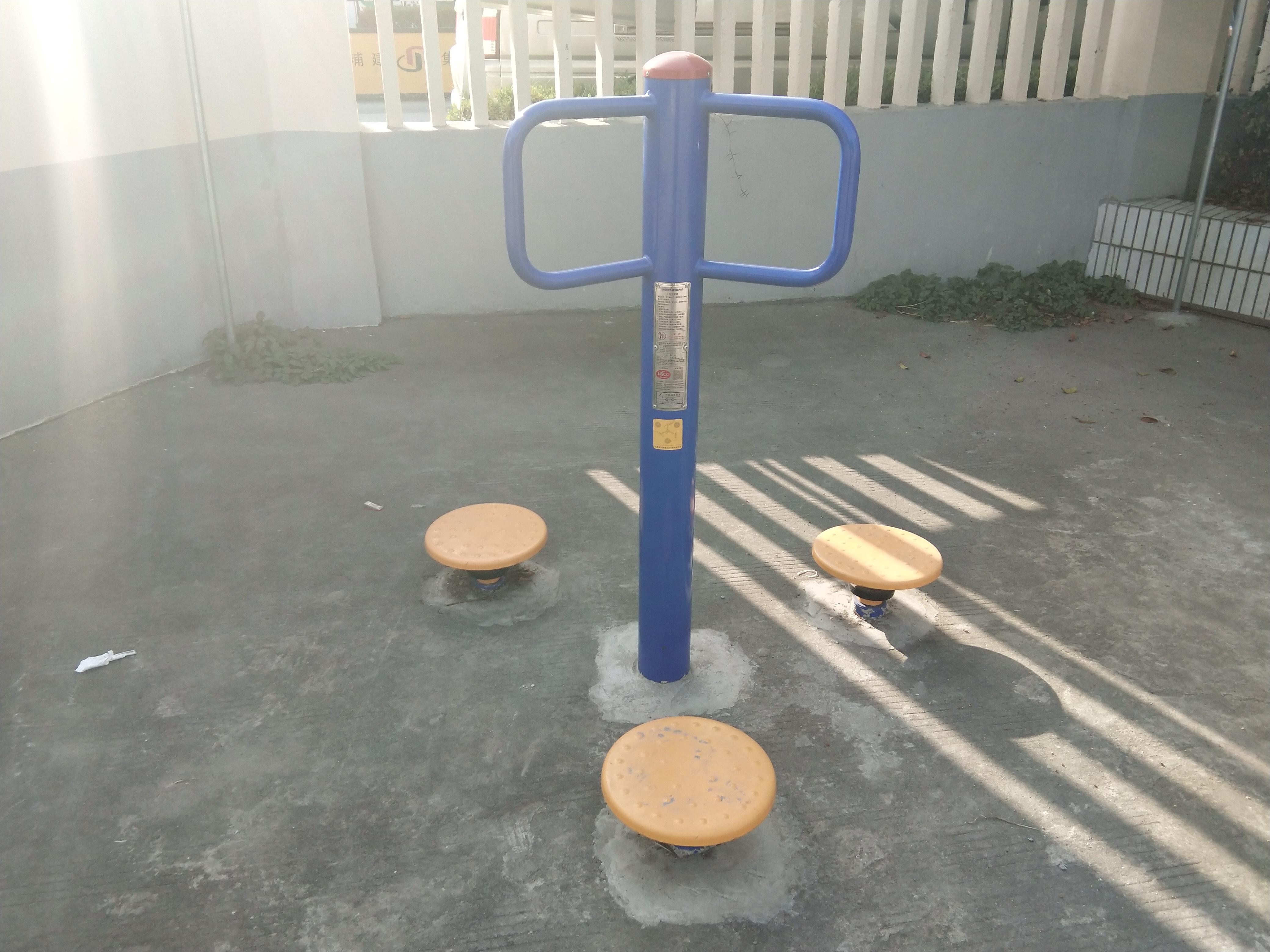三位扭腰器
