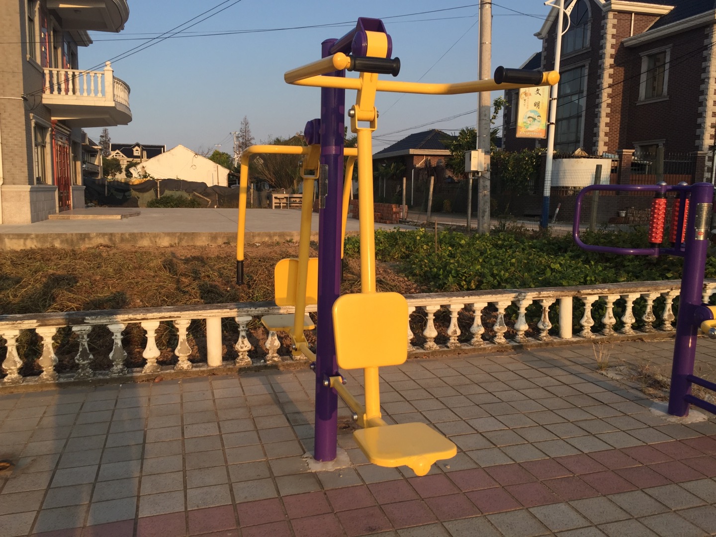 坐推坐拉器