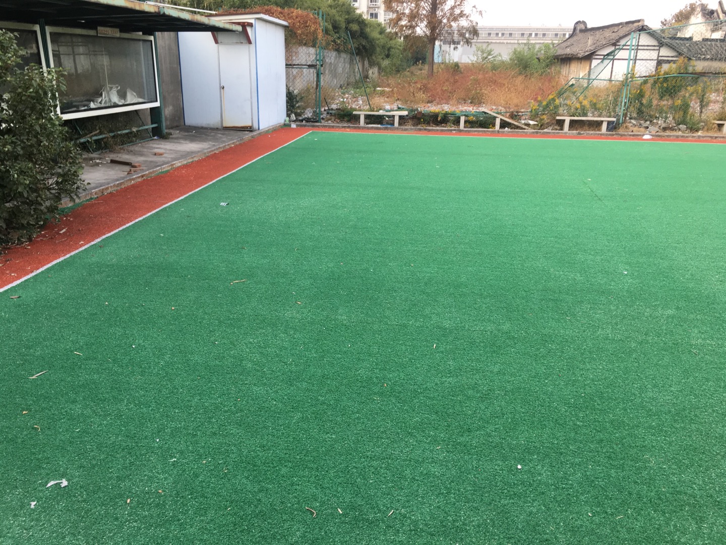勝利居委門球場