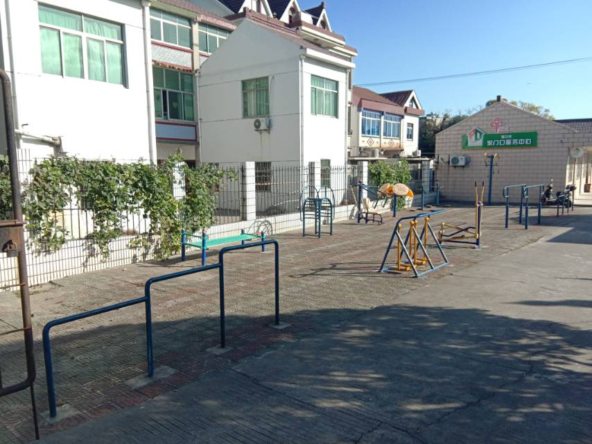 望三村60號村委會(huì)健身路徑