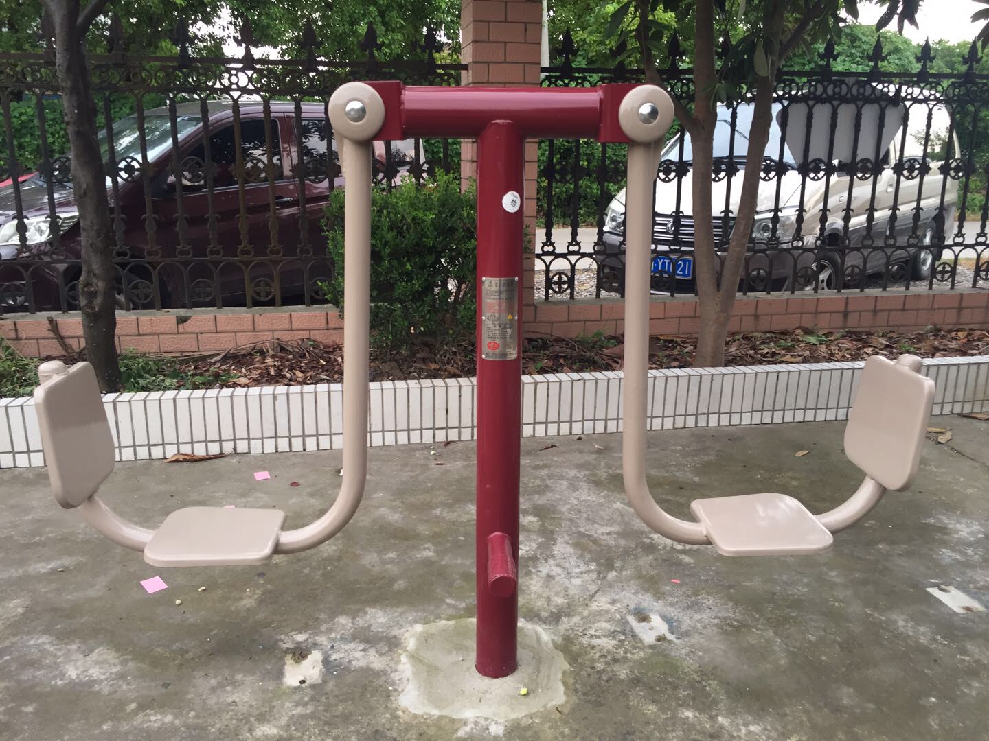 雙人坐蹬器