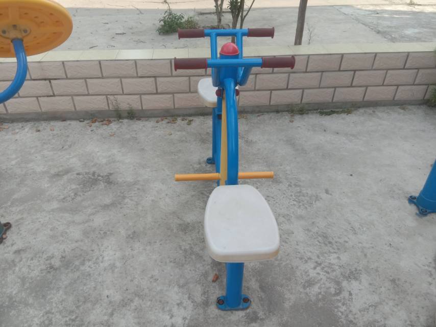 雙人蹬腿器