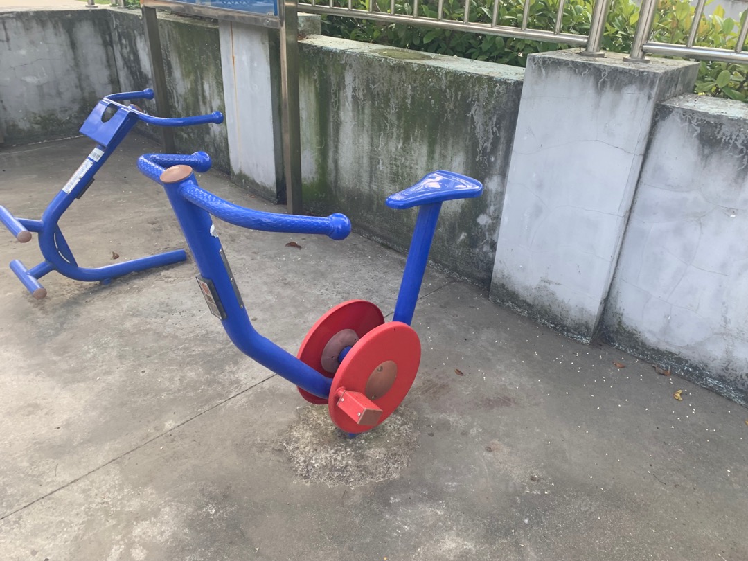 直立健身車