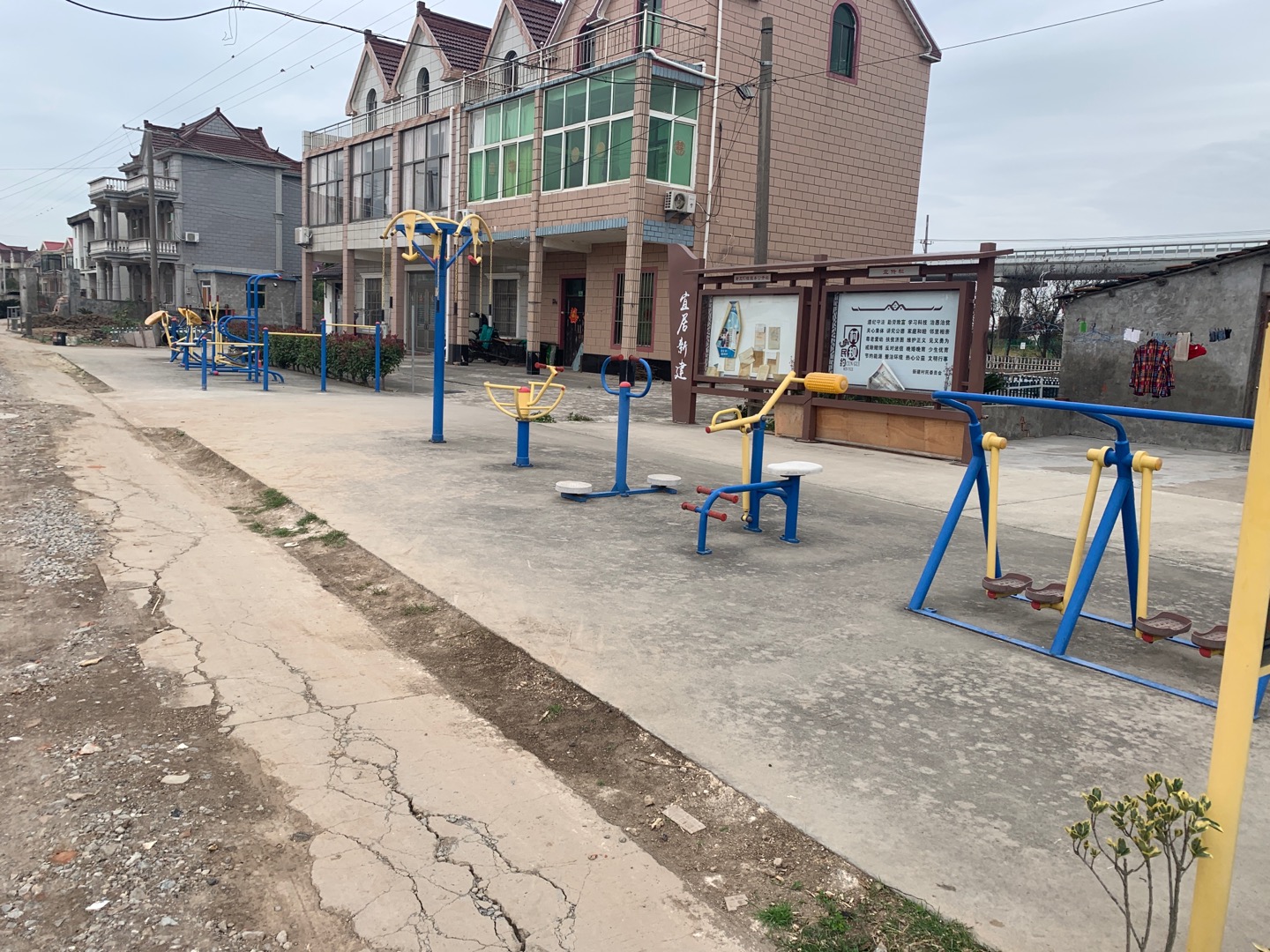 新建村新三9組健身點